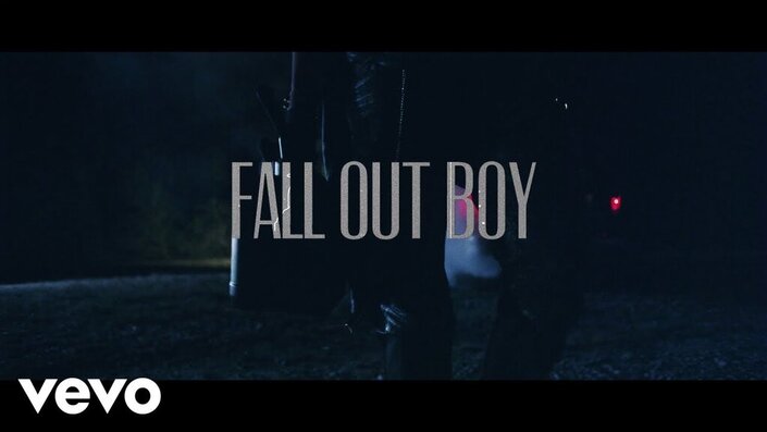 Fall Out Boy - My Songs Know What You Did in the Dark (Light Em Up)