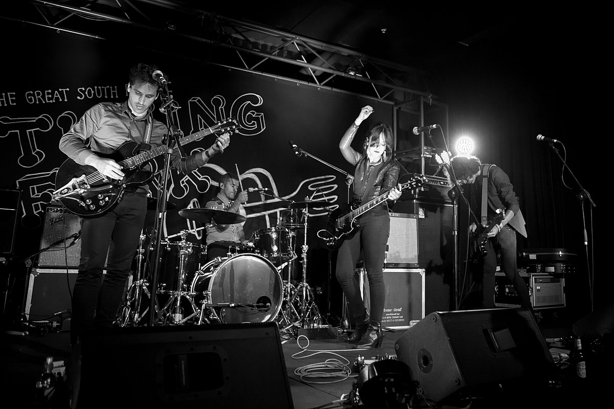 Howling Bells - Paradiso