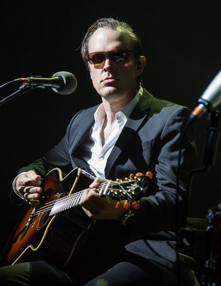 Joe Bonamassa - Different Shades of Blue [Best Buy Exclusive]