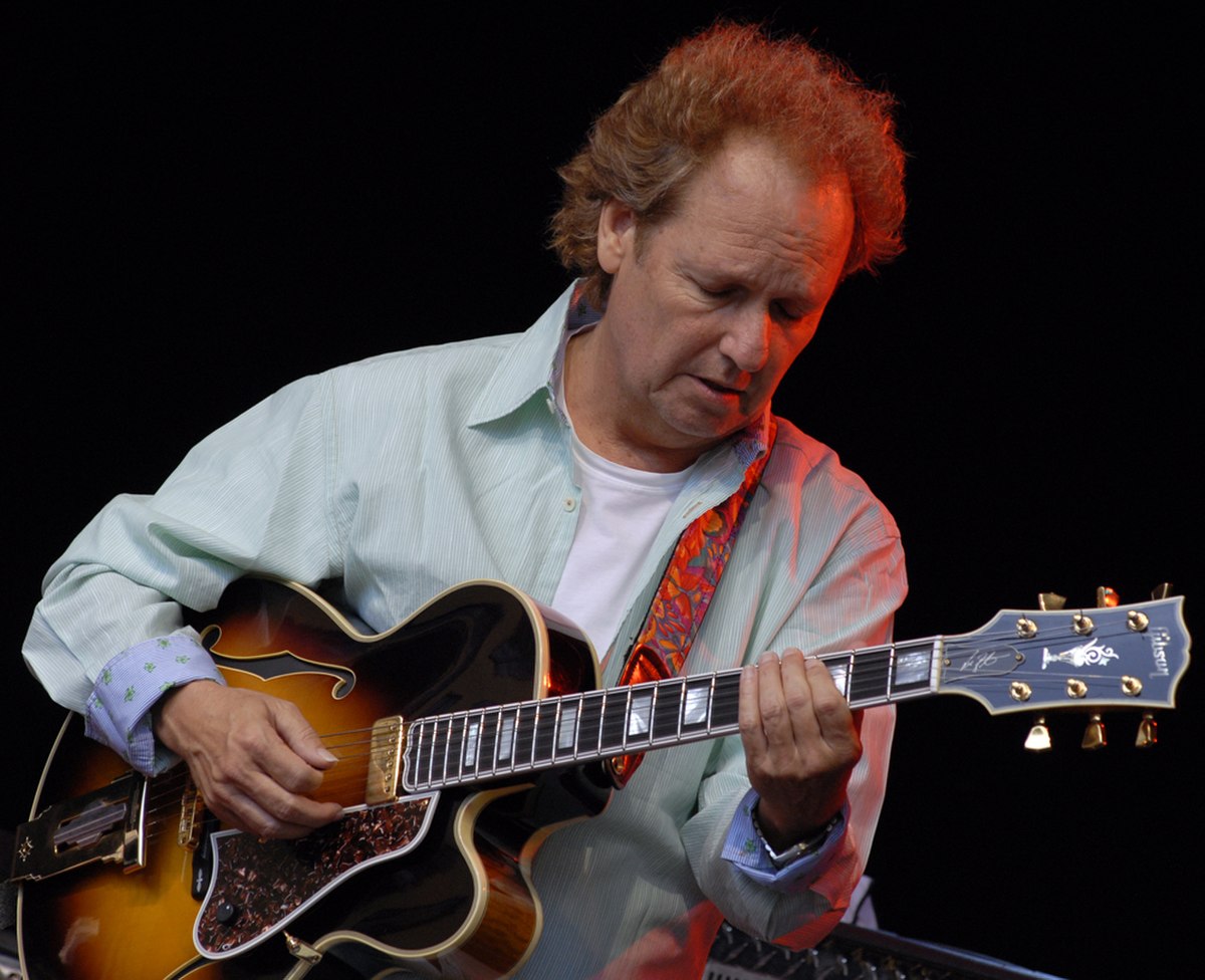 Lee Ritenour - Jazziz: What In The World
