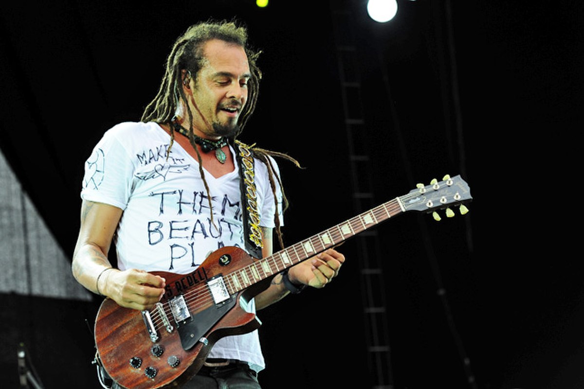 Michael Franti & Spearhead