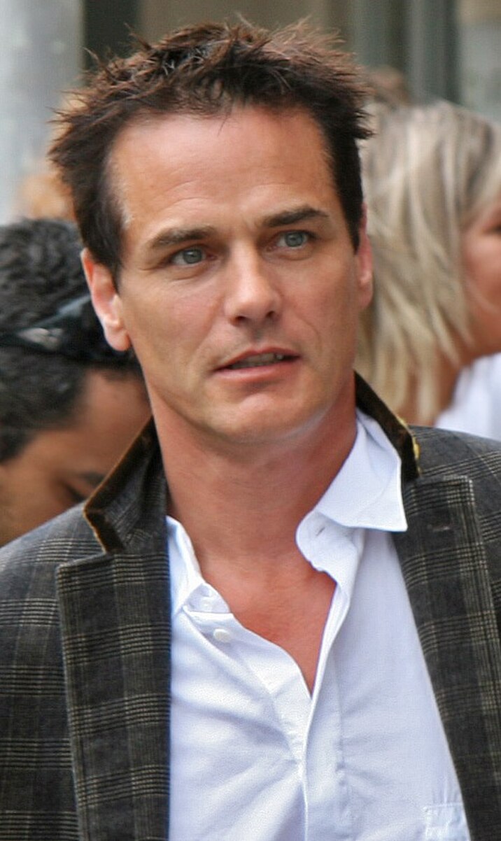 Paul Gross - Robert Mackenzie